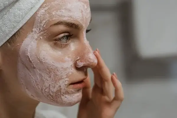 women doing skin care