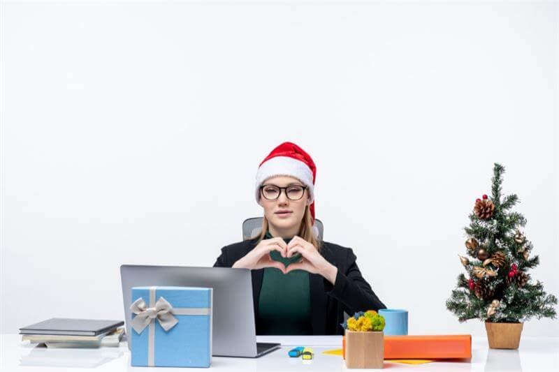 How to Create the Perfect Secret Santa WishList for Coworkers